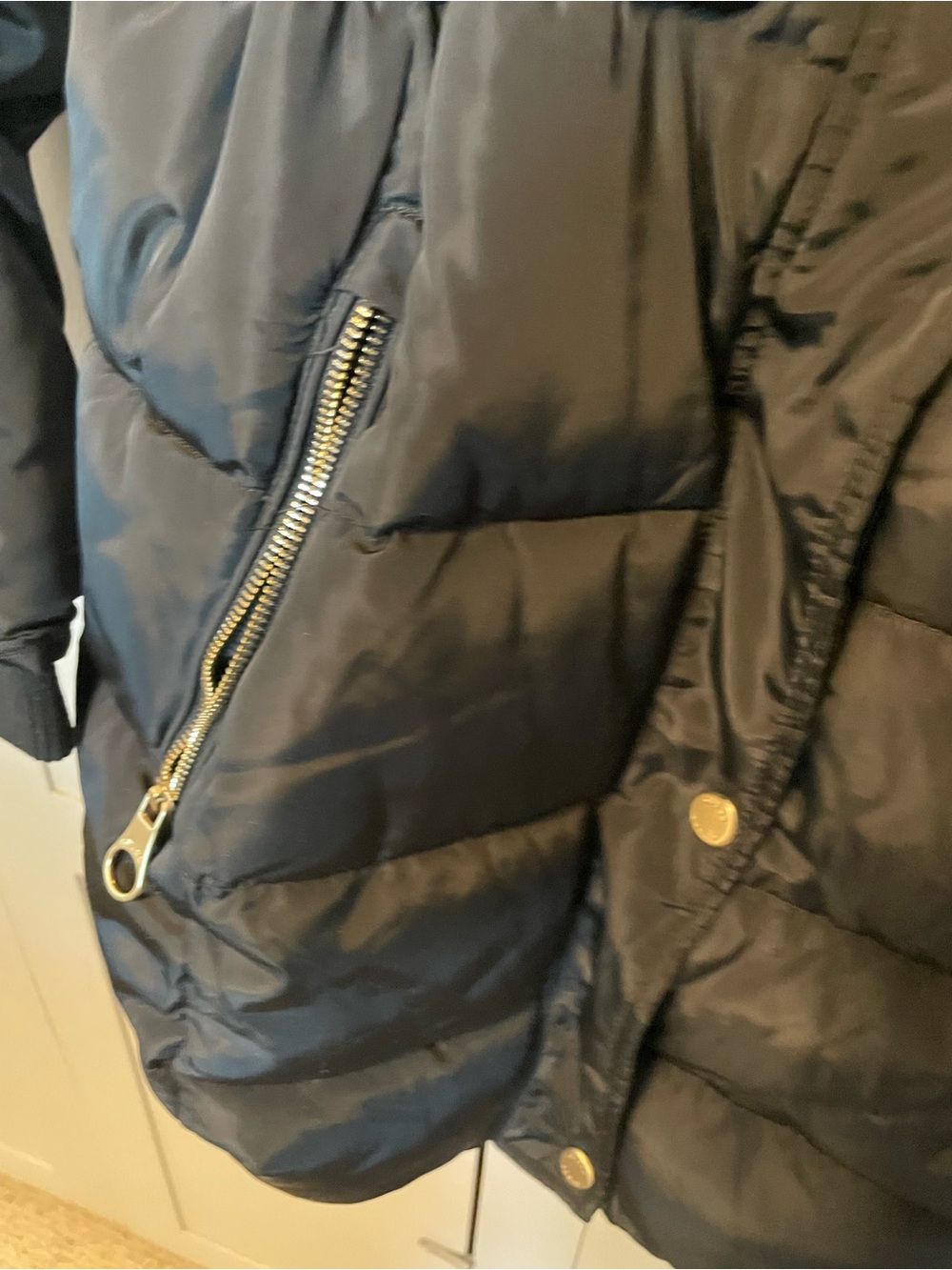 Gorgeous NWOT ❤️GUESS Black Quilted Hooded Puffer - Picture 4 of 13